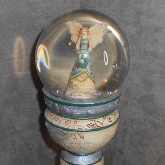 Elements Season's Greetings 82033 Christmas Angel Snow Globe Pavilion Gifts 2007 - Picture 4 of 8